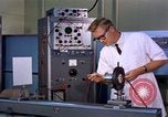 Standbild Techniker United States USA, 1961, aus Sekunde 8 historischem Filmmaterial Videoclip 65675028235