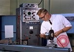 Standbild Techniker United States USA, 1961, aus Sekunde 9 historischem Filmmaterial Videoclip 65675028235