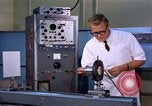 Standbild Techniker United States USA, 1961, aus Sekunde 11 historischem Filmmaterial Videoclip 65675028235