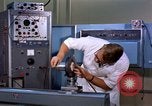 Standbild Techniker United States USA, 1961, aus Sekunde 12 historischem Filmmaterial Videoclip 65675028235