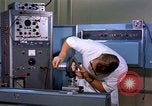 Standbild Techniker United States USA, 1961, aus Sekunde 13 historischem Filmmaterial Videoclip 65675028235