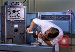 Standbild Techniker United States USA, 1961, aus Sekunde 15 historischem Filmmaterial Videoclip 65675028235