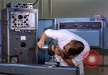 Standbild Techniker United States USA, 1961, aus Sekunde 22 historischem Filmmaterial Videoclip 65675028235