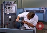 Standbild Techniker United States USA, 1961, aus Sekunde 24 historischem Filmmaterial Videoclip 65675028235