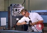 Standbild Techniker United States USA, 1961, aus Sekunde 28 historischem Filmmaterial Videoclip 65675028235