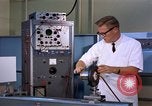 Standbild Techniker United States USA, 1961, aus Sekunde 34 historischem Filmmaterial Videoclip 65675028235
