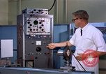 Standbild Techniker United States USA, 1961, aus Sekunde 35 historischem Filmmaterial Videoclip 65675028235