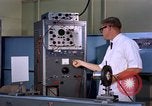 Standbild Techniker United States USA, 1961, aus Sekunde 36 historischem Filmmaterial Videoclip 65675028235