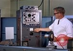 Standbild Techniker United States USA, 1961, aus Sekunde 53 historischem Filmmaterial Videoclip 65675028235