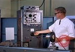 Standbild Techniker United States USA, 1961, aus Sekunde 54 historischem Filmmaterial Videoclip 65675028235