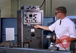 Standbild Techniker United States USA, 1961, aus Sekunde 58 historischem Filmmaterial Videoclip 65675028235