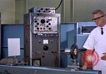 Standbild Techniker United States USA, 1961, aus Sekunde 61 historischem Filmmaterial Videoclip 65675028235