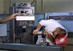 Standbild Techniker United States USA, 1961, aus Sekunde 62 historischem Filmmaterial Videoclip 65675028235