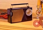 Standbild General Electric Transistor Radio United States USA, 1961, aus Sekunde 3 historischem Filmmaterial Videoclip 65675028247