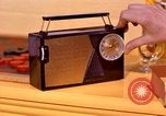 Standbild General Electric Transistor Radio United States USA, 1961, aus Sekunde 8 historischem Filmmaterial Videoclip 65675028247