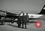 Standbild CIA-Direktor Dulles und Vice President Nixon Arlington Virginia USA, 1955, aus Sekunde 6 historischem Filmmaterial Videoclip 65675028255
