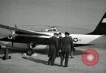 Standbild CIA-Direktor Dulles und Vice President Nixon Arlington Virginia USA, 1955, aus Sekunde 7 historischem Filmmaterial Videoclip 65675028255
