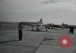 Standbild CIA-Direktor Dulles und Vice President Nixon Arlington Virginia USA, 1955, aus Sekunde 15 historischem Filmmaterial Videoclip 65675028255