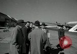 Standbild CIA-Direktor Dulles und Vice President Nixon Arlington Virginia USA, 1955, aus Sekunde 26 historischem Filmmaterial Videoclip 65675028255