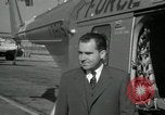 Standbild CIA-Direktor Dulles und Vice President Nixon Arlington Virginia USA, 1955, aus Sekunde 46 historischem Filmmaterial Videoclip 65675028255