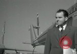Standbild CIA-Direktor Dulles und Vice President Nixon Arlington Virginia USA, 1955, aus Sekunde 49 historischem Filmmaterial Videoclip 65675028255