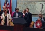Standbild Ronald Reagan Berlin Deutschland, 1987, aus Sekunde 32 historischem Filmmaterial Videoclip 65675028309