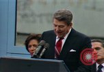 Image Ronald Reagan parlant Berlin Allemagne, 1987, de la seconde 3 séquences d'archives historiques vidéo 65675028313