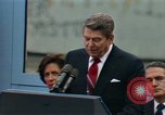 Image Ronald Reagan parlant Berlin Allemagne, 1987, de la seconde 18 séquences d'archives historiques vidéo 65675028313