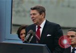 Image Ronald Reagan parlant Berlin Allemagne, 1987, de la seconde 26 séquences d'archives historiques vidéo 65675028313