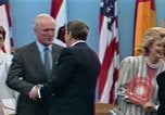 Image Ronald Reagan Berlin Allemagne, 1987, de la seconde 45 séquences d'archives historiques vidéo 65675028315