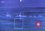Standbild Desert Storm Bombardierung Kuwait, 1991, aus Sekunde 12 historischem Filmmaterial Videoclip 65675028318