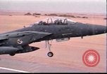 Standbild Desert Storm Bombardierung Kuwait, 1991, aus Sekunde 49 historischem Filmmaterial Videoclip 65675028318