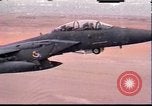 Standbild Desert Storm Bombardierung Kuwait, 1991, aus Sekunde 51 historischem Filmmaterial Videoclip 65675028318