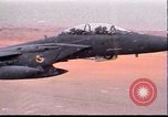Standbild Desert Storm Bombardierung Kuwait, 1991, aus Sekunde 52 historischem Filmmaterial Videoclip 65675028318