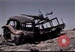 Standbild Highway des Todes Kuwait, 1991, aus Sekunde 33 historischem Filmmaterial Videoclip 65675028326