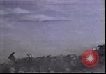 Standbild Highway des Todes Kuwait, 1991, aus Sekunde 49 historischem Filmmaterial Videoclip 65675028326