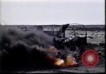 Standbild Highway des Todes Kuwait, 1991, aus Sekunde 62 historischem Filmmaterial Videoclip 65675028326