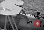 Image US Navy élève pilote effectue le premier vol en solo dans N3N seaplane Pensacola Florida USA, 1938, de la seconde 1 séquences d'archives historiques vidéo 65675028329
