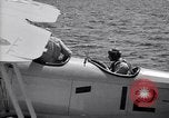 Image US Navy élève pilote effectue le premier vol en solo dans N3N seaplane Pensacola Florida USA, 1938, de la seconde 5 séquences d'archives historiques vidéo 65675028329