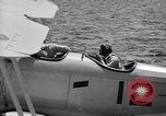 Image US Navy élève pilote effectue le premier vol en solo dans N3N seaplane Pensacola Florida USA, 1938, de la seconde 6 séquences d'archives historiques vidéo 65675028329