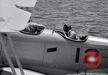 Image US Navy élève pilote effectue le premier vol en solo dans N3N seaplane Pensacola Florida USA, 1938, de la seconde 8 séquences d'archives historiques vidéo 65675028329