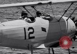 Image US Navy élève pilote effectue le premier vol en solo dans N3N seaplane Pensacola Florida USA, 1938, de la seconde 18 séquences d'archives historiques vidéo 65675028329