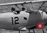 Image US Navy élève pilote effectue le premier vol en solo dans N3N seaplane Pensacola Florida USA, 1938, de la seconde 20 séquences d'archives historiques vidéo 65675028329