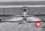 Image US Navy élève pilote effectue le premier vol en solo dans N3N seaplane Pensacola Florida USA, 1938, de la seconde 29 séquences d'archives historiques vidéo 65675028329