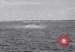 Image US Navy élève pilote effectue le premier vol en solo dans N3N seaplane Pensacola Florida USA, 1938, de la seconde 32 séquences d'archives historiques vidéo 65675028329