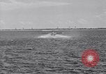 Image US Navy élève pilote effectue le premier vol en solo dans N3N seaplane Pensacola Florida USA, 1938, de la seconde 36 séquences d'archives historiques vidéo 65675028329