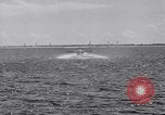 Image US Navy élève pilote effectue le premier vol en solo dans N3N seaplane Pensacola Florida USA, 1938, de la seconde 38 séquences d'archives historiques vidéo 65675028329