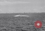 Image US Navy élève pilote effectue le premier vol en solo dans N3N seaplane Pensacola Florida USA, 1938, de la seconde 42 séquences d'archives historiques vidéo 65675028329