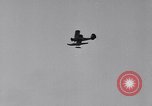 Image US Navy élève pilote effectue le premier vol en solo dans N3N seaplane Pensacola Florida USA, 1938, de la seconde 44 séquences d'archives historiques vidéo 65675028329