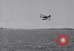 Image US Navy élève pilote effectue le premier vol en solo dans N3N seaplane Pensacola Florida USA, 1938, de la seconde 49 séquences d'archives historiques vidéo 65675028329